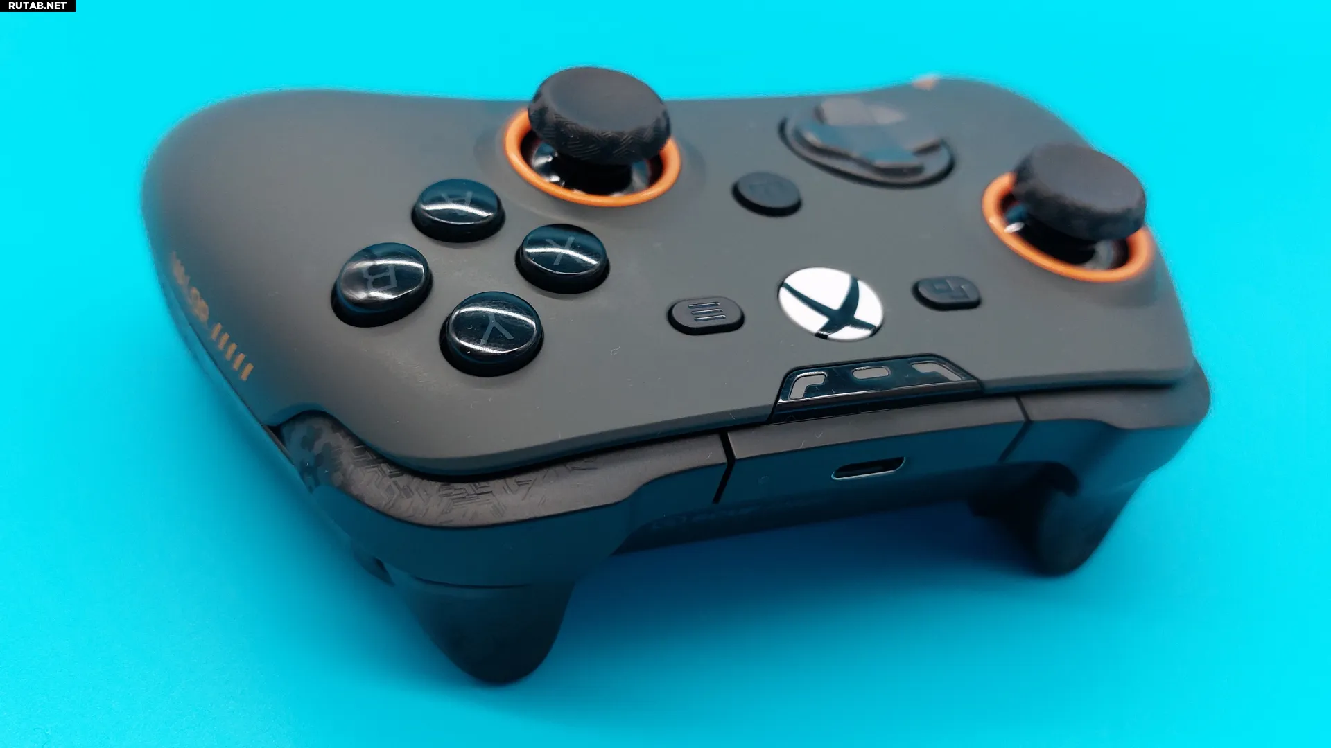 Беспроводной контроллер Scuf Valor Pro с разных ракурсов