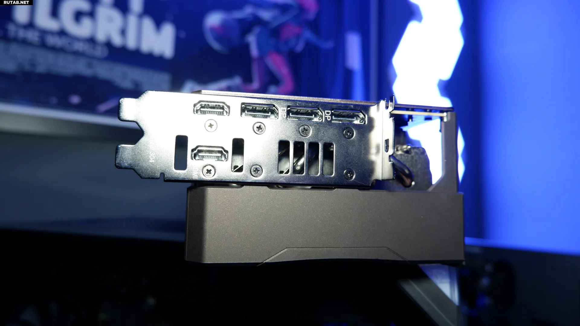 Огромная видеокарта Asus RTX 5080 Noctua Edition в сборке с другими компонентами Noctua