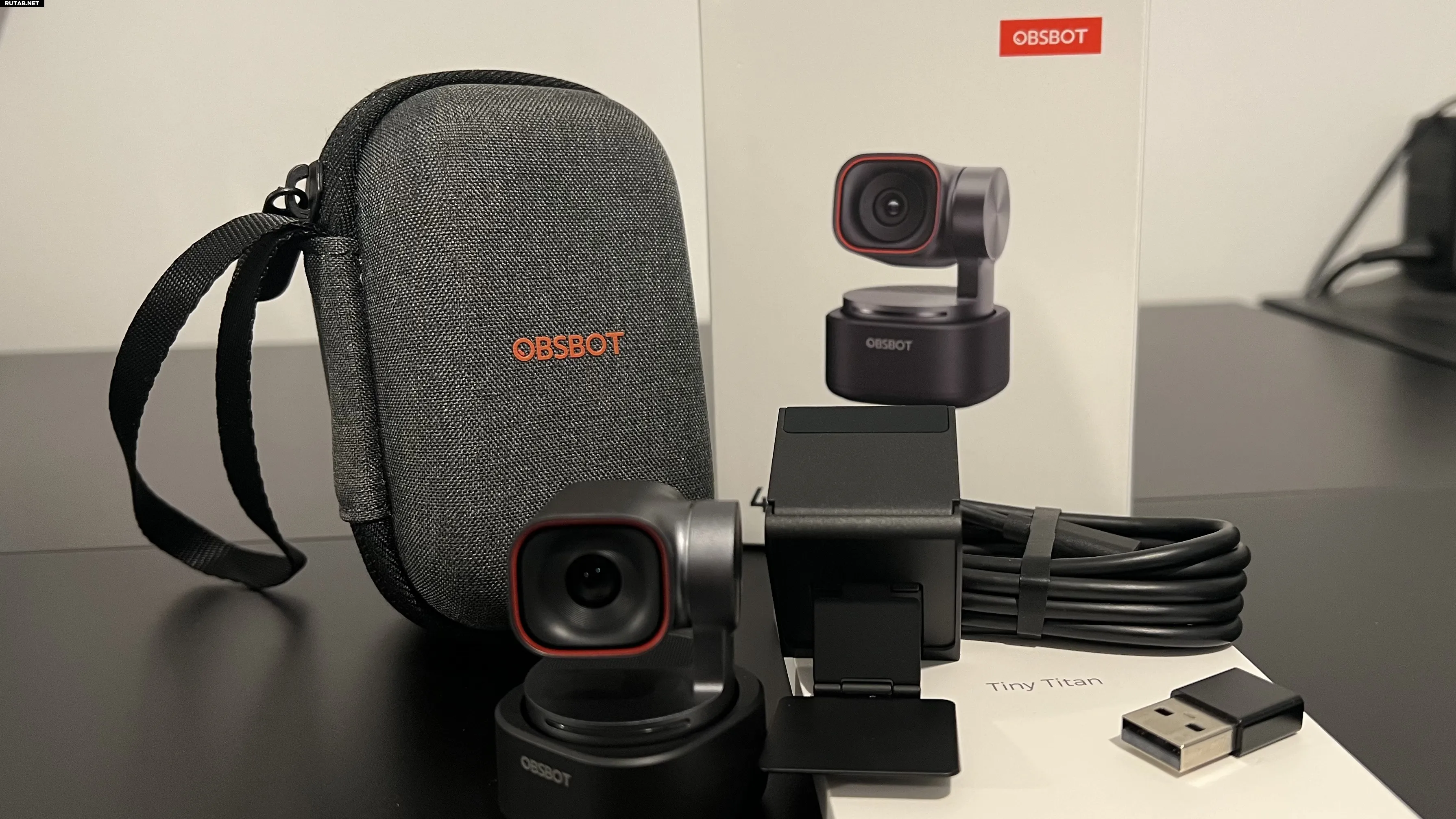 Веб-камера Obsbot Tiny 3 с аксессуарами.