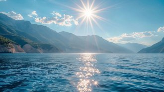 Жаркая погода сохраняется в Крыму