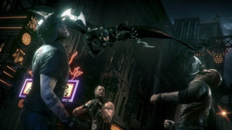 В Batman: Arkham Knight окружающие предметы можно применить в бою