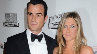 Дженнифер Энистон переносит свадьбу из-за мамы жениха