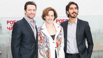 Хью Джекман, Дев Патель и Сигурни Уивер посетили Москву с премьерой «Робот по имени Чаппи»