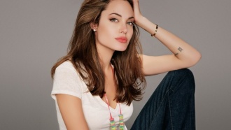 Анджелина Джоли продолжает бороться с раком