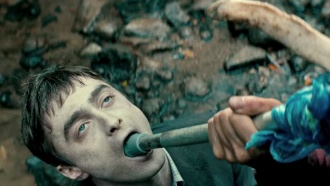 Вышел трейлер к провокационному фильму «Перочинный человек» с Дэниелом Рэдклиффом