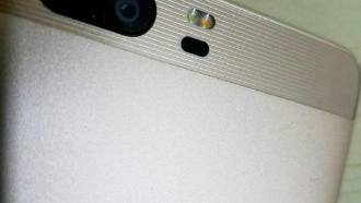 Первые фото смартфона Huawei Honor V8