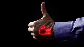 В Японии создали дисплей, который можно приклеить на свое тело