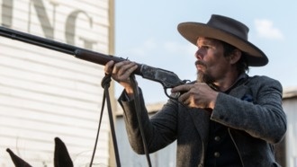 Роман-лауреат литературных премий «Птица доброго Господа» на канале Showtime