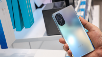 В сети появились первые реальные фото неанонсированного Honor V40 Light