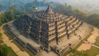 Путешествие на роскошном поезде к самому большому в мире буддийскому храму