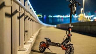 Мужчина разогнался на электросамокате до 120 км/ч