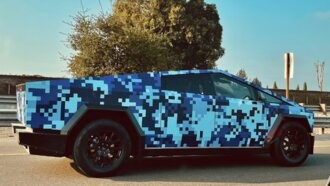 Tesla Cybertruck замечен в синем камуфляже