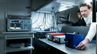 «Никакого кремния»: ученые создали компьютер на световых волнах