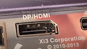 Разъем, который работает как с портом DisplayPort, так и с портом HDMI, обнаружен на Piston Xi3