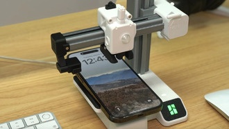 3D-принтер печатает уникальное беспроводное зарядное устройство за $50