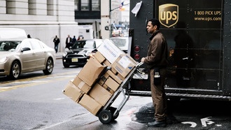 «Купил дом и Audi»: сотрудник службы доставки украл товары Apple на 1,3 млн долларов