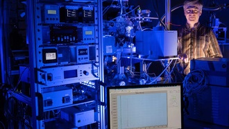 Пептиды на межзвёздном льду: исследование