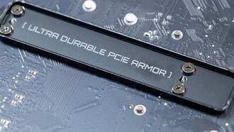 Видеокарты будут весить еще больше. Новая материнская плата выдержит мешок цемента