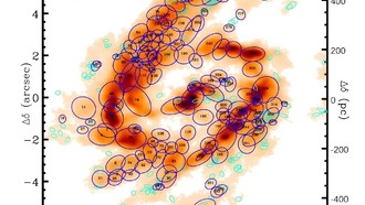 Астрономы исследуют гигантские молекулярные облака в галактике NGC 613