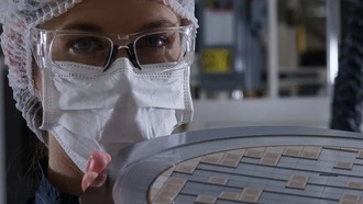 Китай потратил на оборудование для чипов столько же средств, как все страны мира