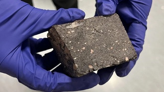 В результате падения метеорита на озеро Квебек появились редкие камни и свидетельства сильной жары