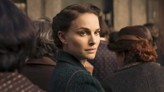 Apple представила трейлер мини-сериала «Леди в озере» с участием Натали Портман