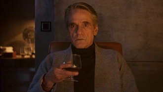 Джереми Айронс составит компанию Дженнифер Энистон в 4 сезоне «Утреннего шоу»