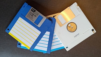 Правительство Японии отменило более 1000 правил об использовании дискет