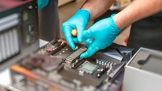 ФТК требует пересмотреть подход к гарантийным наклейкам