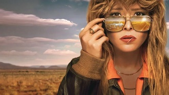 Джанкарло Эспозито и Кэти Холмс во 2 сезоне «Покерфейс»