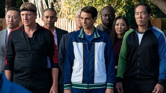 На Netflix состоялась премьера первой части заключительного сезона сериала «Кобра Кай» с Ральфом Маччио
