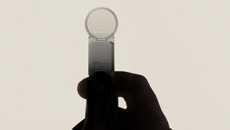 Операция по изготовлению графенового чипа для мозговых имплантатов