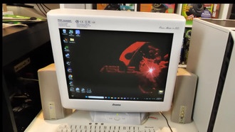 Старый ЭЛТ-монитор работает на частоте 700 Гц