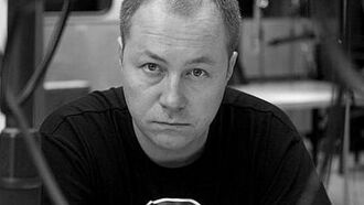 Умер Кшиштоф Банашик, «голос» среди прочих Вернон Рош из «Ведьмака» и Джоэл из «Последних из нас»