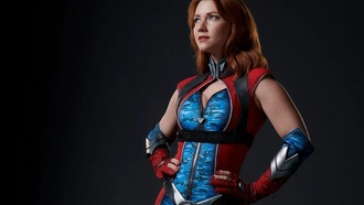 Модель предстала в образе супергероини Фейерверк из четвёртого сезона сериала «Пацаны»