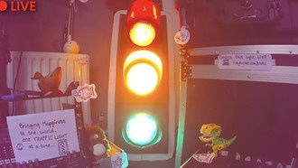 Любой желающий может управлять этими светофорами в общежитии с поддержкой Интернета вещей