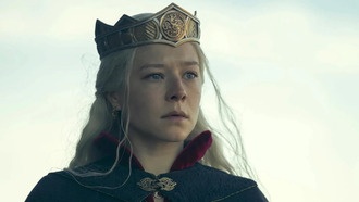 Модель продемонстрировала образ Рейниры Таргариен из сериала «Дом дракона»