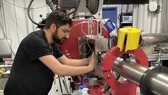 Инженеры разбивают камни, имитируя воздействие на астероид