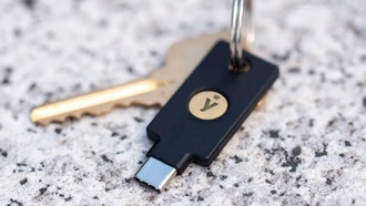 Старые модели YubiKey подвержены атакам по сторонним каналам из-за неустранимой уязвимости 2FA