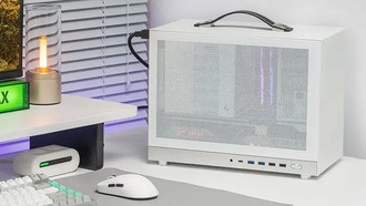 Корпус Micro-ATX вмещает четырёхслотовые GPU и 280-мм жидкостные охладители