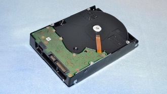 Microsoft использует роботов для переработки жёстких дисков