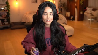 Valkyrae обвиняет Джейсона Момоа в «жестоком обращении» с командой фильма Minecraft