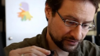 Разработчика Linux избили и заковали в наручники во время видеотрансляции