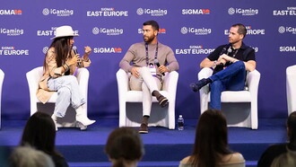 Роб Мур и Джейми Фрейзер делятся опытом преодоления страха и принятия критики вместе с Сарой Аль Мадани