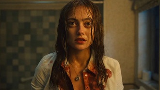 Черная комедия со звездой «Фоллаута» обзавелась первым трейлером и кадрами