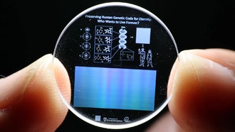 Кристалл памяти «5D» хранит человеческий геном