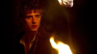 Актёр Макс Айронс, известный по роли в «Красной шапочке», снимется в сериале «Молодой Шерлок» режиссёра Гая Ричи