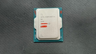 На фото процессор Intel Arrow Lake QS