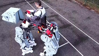 Энтузиаст построил полностью напечатанный на 3D-принтере шагоход AT-AT из «Звездных войн»