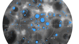 Анализ данных лунной миссии обнаружил многочисленные свидетельства наличия ледяных отложений